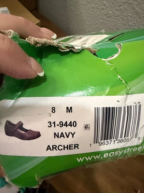 Easy Street Women’s Navy Mary Jane Comfort Shoes - size 8 - Picture 7 of 7